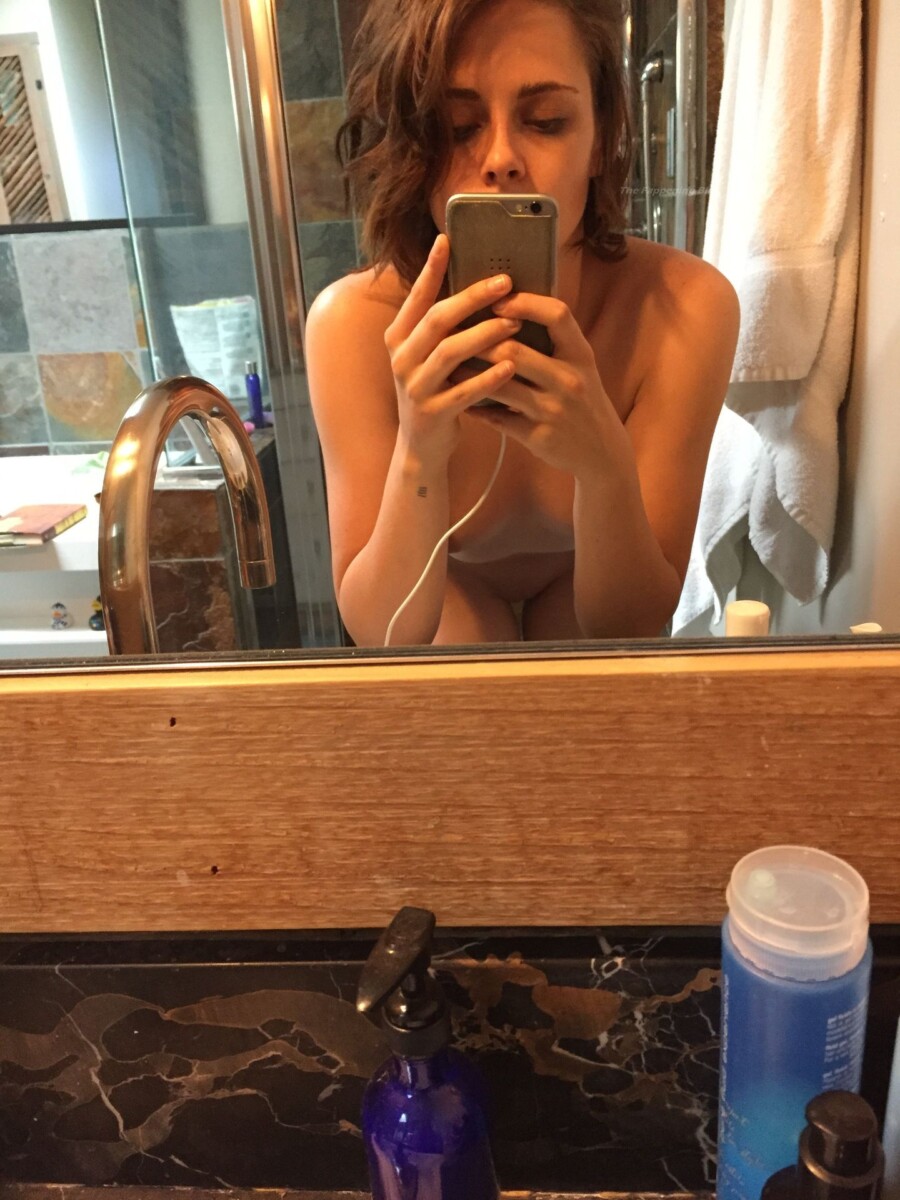 Stewart nude pics leaked kristen Kristen Stewart