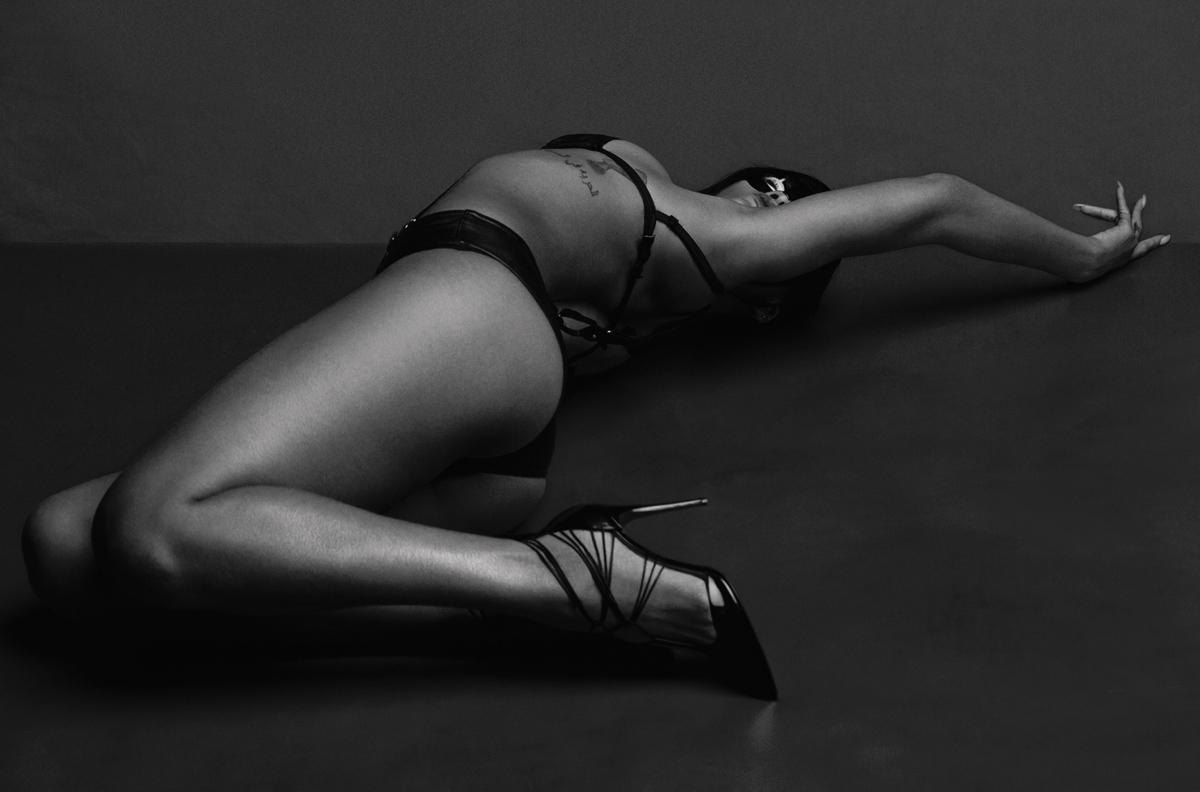Rihanna Modeling Photoshoot Nudes Leaked